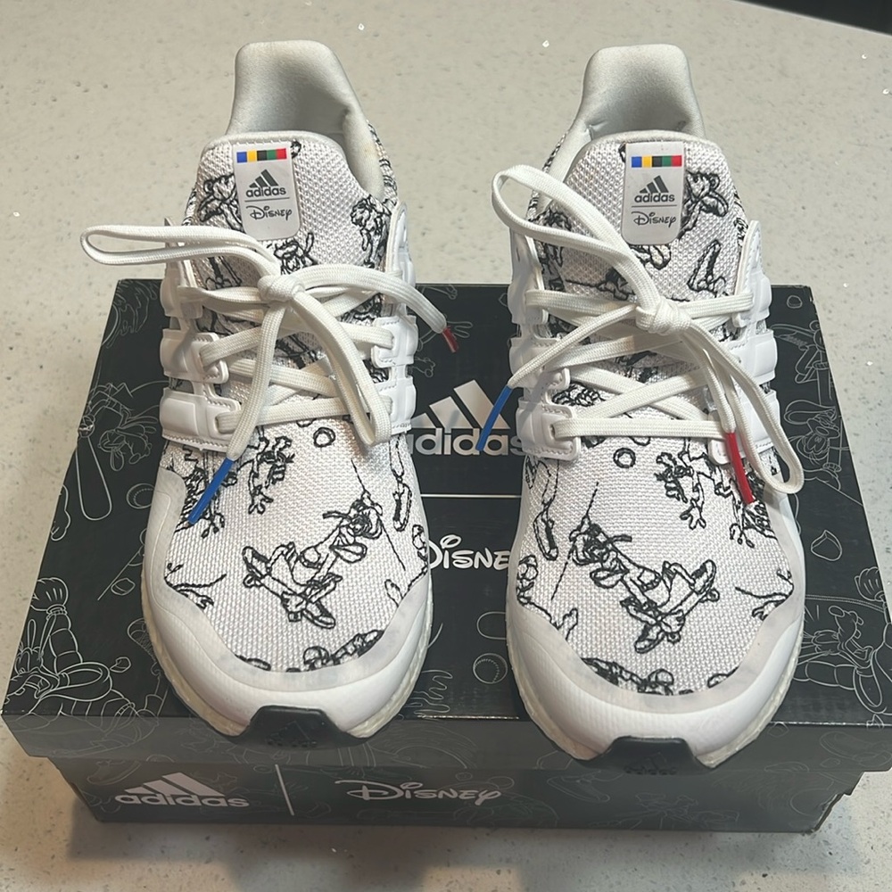 Disney Goofy adidas ultraboost unisex sneakers men 6.5/women 8 - Picture 3 of 5